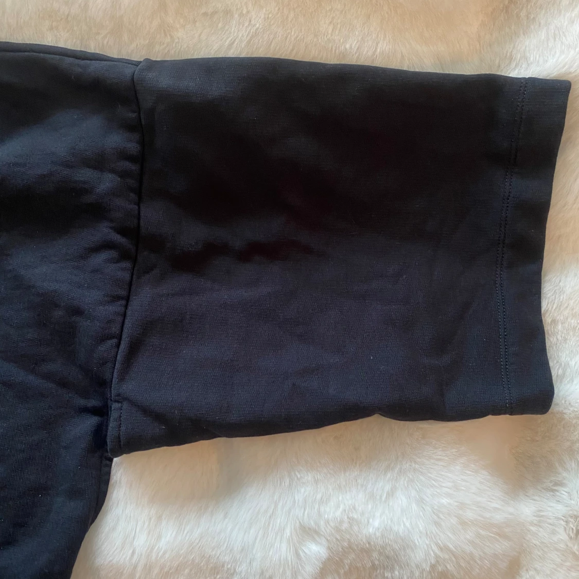 Svart kofta i kimono modell i sweatshirt material i strl M från Rue de Tokyo i nyskick  - 91