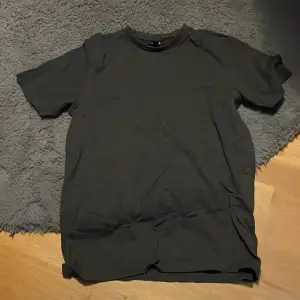 Skick 9/10 Mörkgrå t-shirt St S Tränings t-shirt