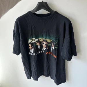 Vintage Bon-Jovi tee - Vintage bon-Jovi tee, storlek XL men sitter som true to size L. Köpt från Grailed. Allt gott! 