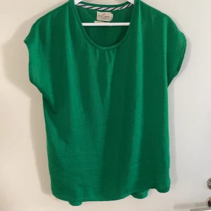 Mycket fin topp medium från Holly & Whyte Lindex  - Mkt fin. Se mina annonser. 