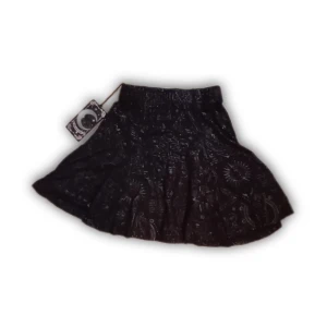 HEATHEN skirt gothic witch - HEATHEN skater skirt med gothic/witchy print från KILLSTAR, ganska strechigt material. köpt på bluefox- aldrig använd. originalpris var 369kr.  möts upp i linköping, mjölby, skövde- postar även ofc ☆ DMa för fler frågor