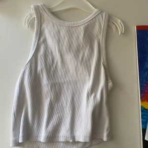 Basic topp - Denhär populära basic toppen, som ny  (dm för mer frågor)💞