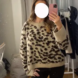 Supersnygg tröja i leopardmönster!💕🐆 använd gärna köp nu!