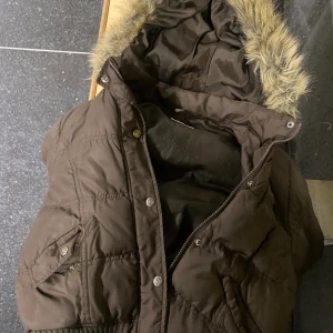 y2k mini bomberjacka - den är ganska kort, passar S-XS. GÅR ATT PRUTA‼️