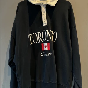 H&M Toronto oversized - Köpt hösten 2021. Knappt använd, ganska bra skick. Inga fläckar eller tecken på att den är sönder. 