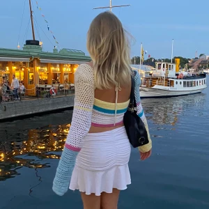 Virkad topp - Virkad topp med långa ärmar och knytband i ryggen 🌷💘