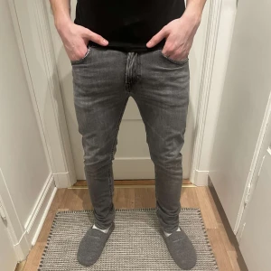 Diesel jeans - Jag säljer mina fina diesel jeans i storlek W32 L30, de är sparsamt använda. De är i bra skick. Skriv om du har några funderingar:) Först till kvarn:) 