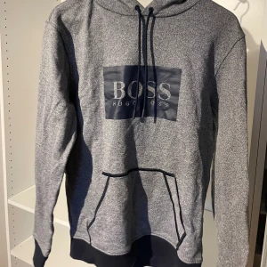 Hugo Boss Hoodie  - Använt fåtal ggr, passar S/ liten M
