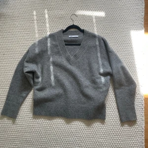 Stickad tröja  - Jätte fin stickad tröja från zara🩷