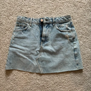 Jeans kjol - Svinsnygg jeanskjol i jättefin tvätt❤️