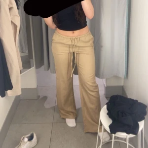 Linnebyxer - Säljer mina fina linnebyxer! Så skönt material, använt 2 gånger!❣️Passar Xs,S, M