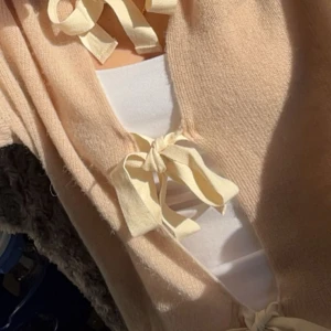 Söt kofta - Säljer denna super söta koftan från zara, inga tecken på användning😁