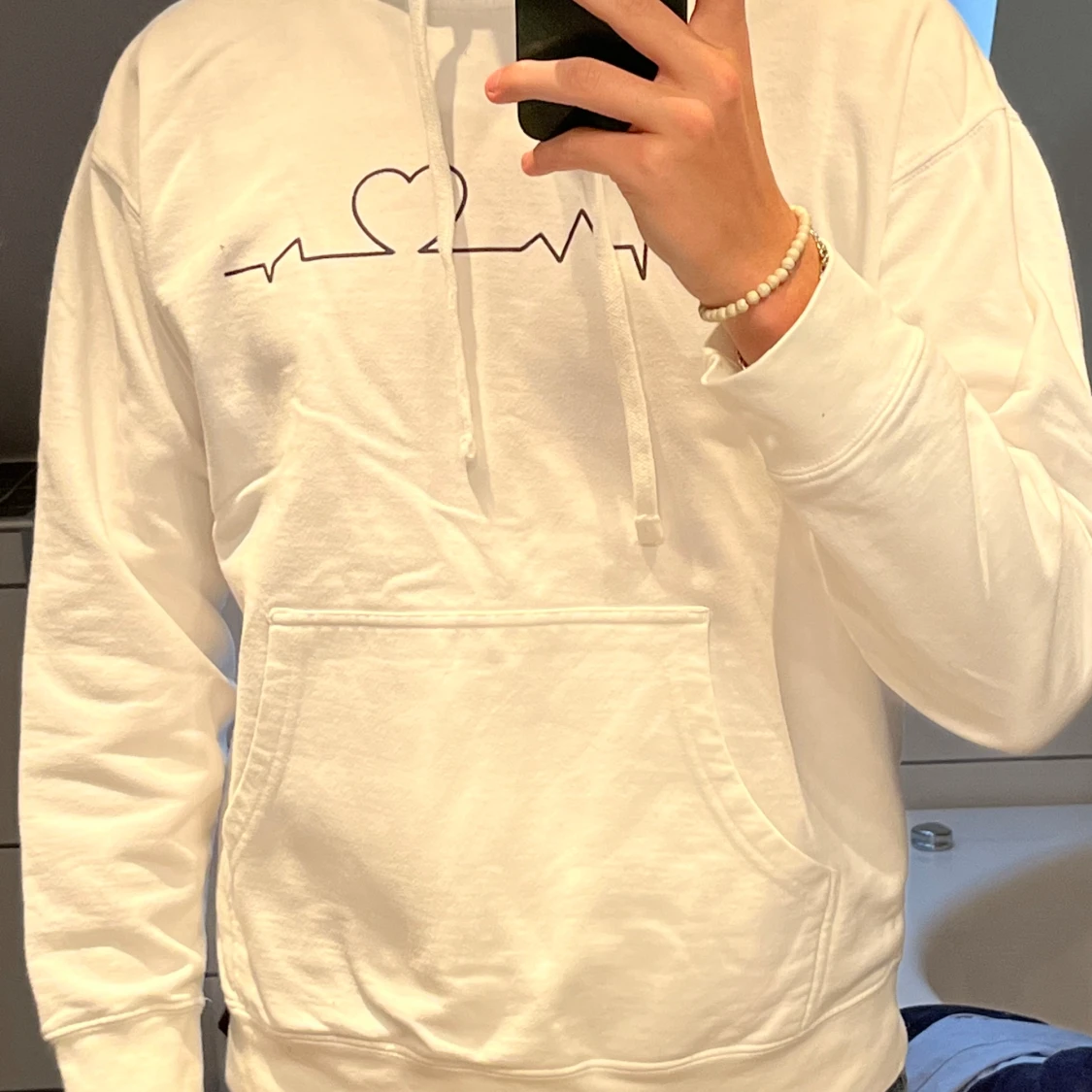 Vit huvtröjor med tryck 
