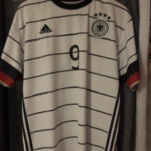 Tyskland Tröja - Tyskland hemmatröja med Werner på ryggen storlek L knappt använd
