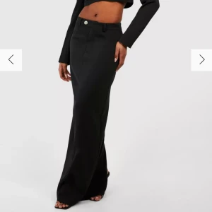 svart lång kostymkjol - super snygg kostymkjol från boohoo, men tyvärr för stor för mig! helt ny lappen kvar. nypris 500kr💕💕