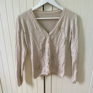 Söt kofta med stjärnor  - Jättefin kofta med stjärnor💗