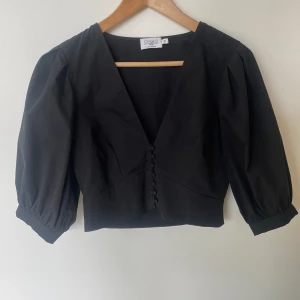 Snygg svart topp - Snygg svart topp🖤 aldrig använd🥰