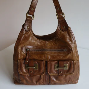 Leather bag - Condition 10/10, no damage. Genuine leather. 31 x 25 cm. Color most accurate on the first two photos. Write for more photos. 