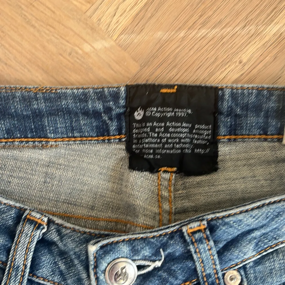 Jättesnygga raka Lågmidjade jeans ifrån acne!🩷. Jeans & Byxor.