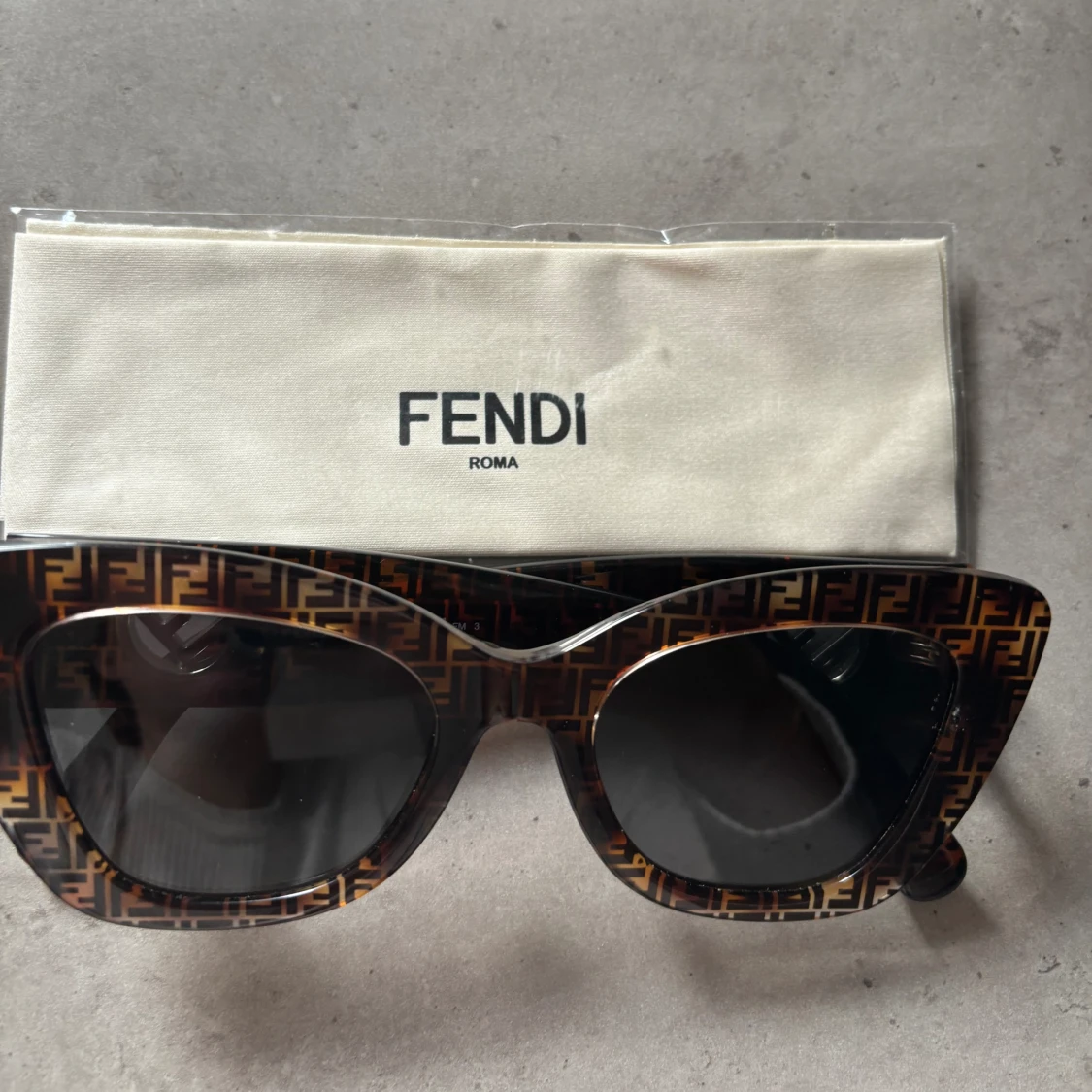 Fendi solglasögon