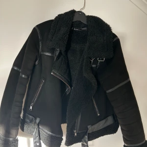 Zara jacka 300 - Säljer min zara jacka för 300 nypris 700