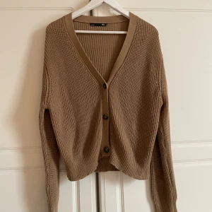 Kofta - Kofta från lager 157 Färg : brun  Storlek : M Knappt använd 