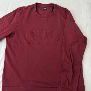 HUGO BOSS tröja - En Oanvänd Hugo Boss tröja i storlek XXL. Fick i present och endast testad och inte använd