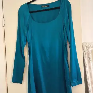 Blå mini klänning från Filippa K.  Är endast testad och i mycket fint skick