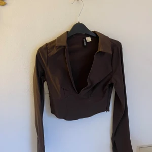 Brun tröja  - Brun tröja, storlek S 