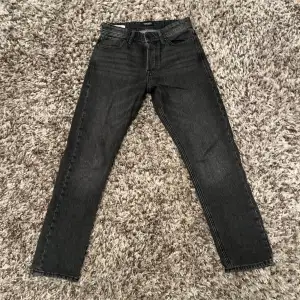 Snygga svarta jeans, loose chris ej använda så mycket skick 9/10