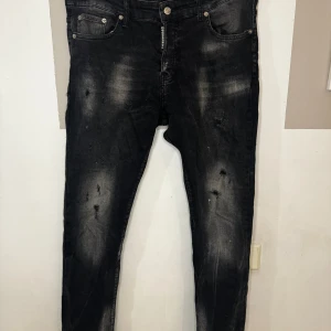 Dsquared2 jeans herr - Väldigt fint skick då dom bara är använda 1 gång.  Köpare står för frakt 
