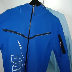 Nike hoodie, Hugo Boss hoodie  - Hej, säljer dom två, har hela dressen på båda två men den som får du betala lite mer för 