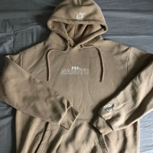 Naruto hoodie - Säljer min Naruto för att jag inte har någon användning av den längre, storlek L och i mycket bra skick.