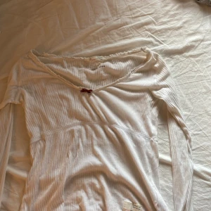 odd molly blus  - jätte söt odd molly blus med röda detaljer 💗