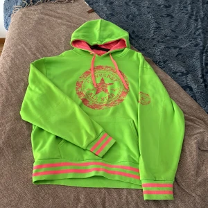 Hoodie - En väldigt oversize hoodie 