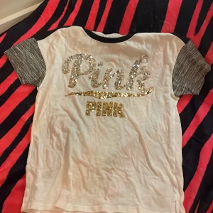 Pink Victoria secret top - Köpte second hand aldrig använd kom privat för mer bilder😝