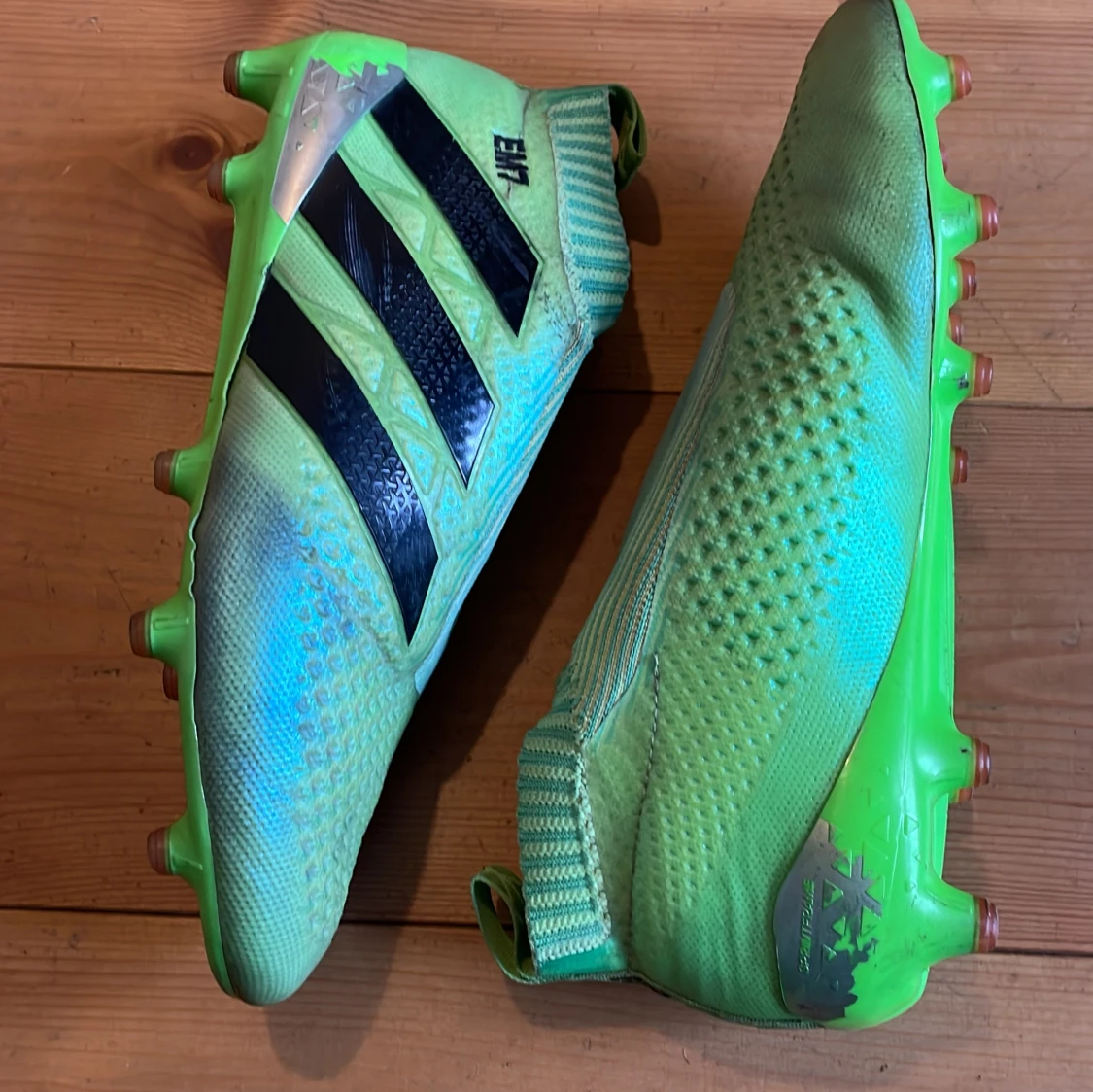 Adidas fotbollsskor - 90