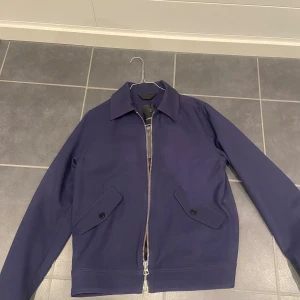 Overshirt/tröja  - J.Lindberg helt oanvänd eftersom den är för liten. 10/10 skick 