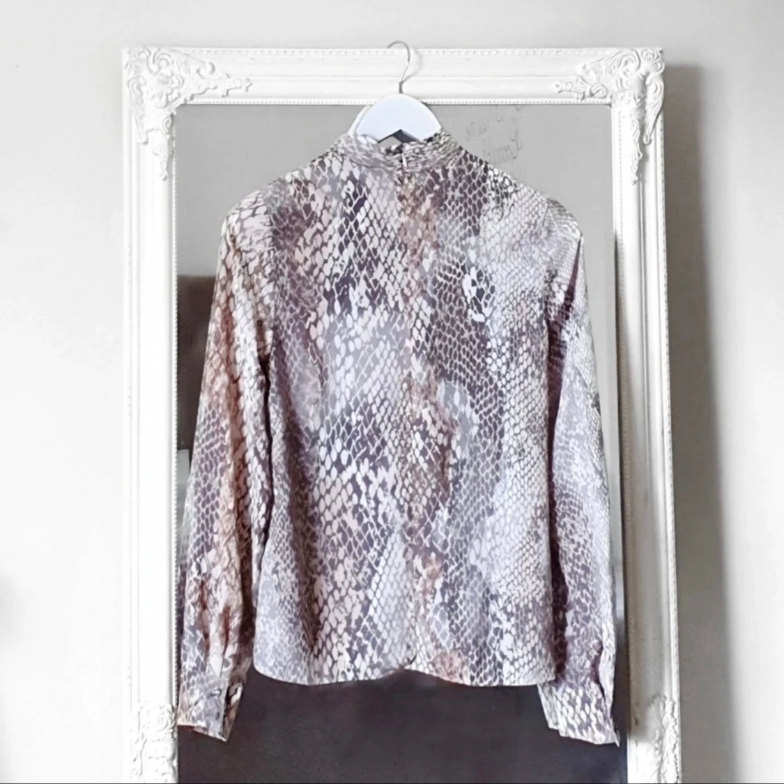 Beige blus XS cut-out snake print - 90