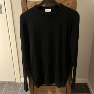 John Henric tröja  - Säljer nu min John Henric merinoull tröja i storlek s. Använd 1 gång fick den i jul. 