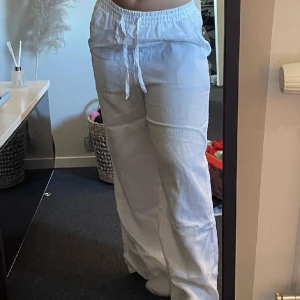 Linnebyxor  - Jättefina linnebyxor från NA-KD!🌸 köpta förra sommaren, endast använda ett fåtal gånger. Hör av dig vid intresse!🤗❤️