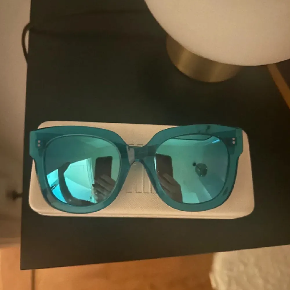Hej! Säljer dessa så sjukt snygga solglasögon ifrån Chimi. Köpta på Arkivet eftersom dom inte säljs längre. Använda men inga defekter💞💞. Accessoarer.