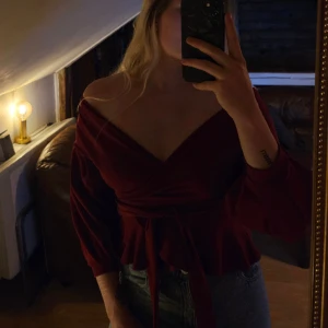 Topp - Vinröd topp från boohoo. Storlek 38. Anvönd typ 1 gång.