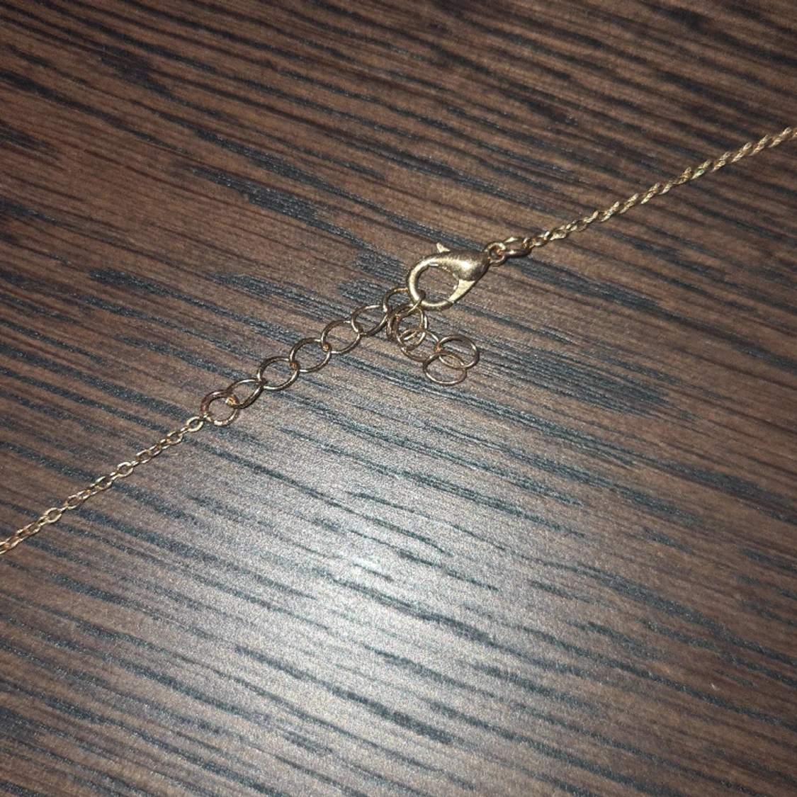 Halsband guld med stjärna. - 91