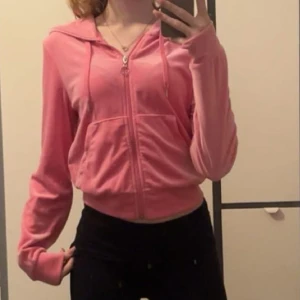 Rosa kofta - Jätte mysigt tyg, modig färg💗Bra skick har inte använt så mkt💗