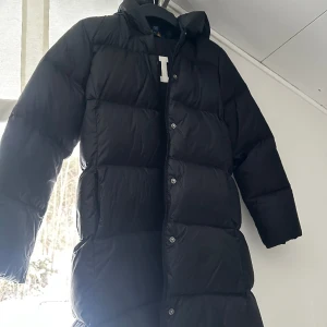 Ralph lauren jacka  - Super fin pufferjacket från ralphlauren, det är största storleken i barn men skulle säga att den mer är som en xs dam! 