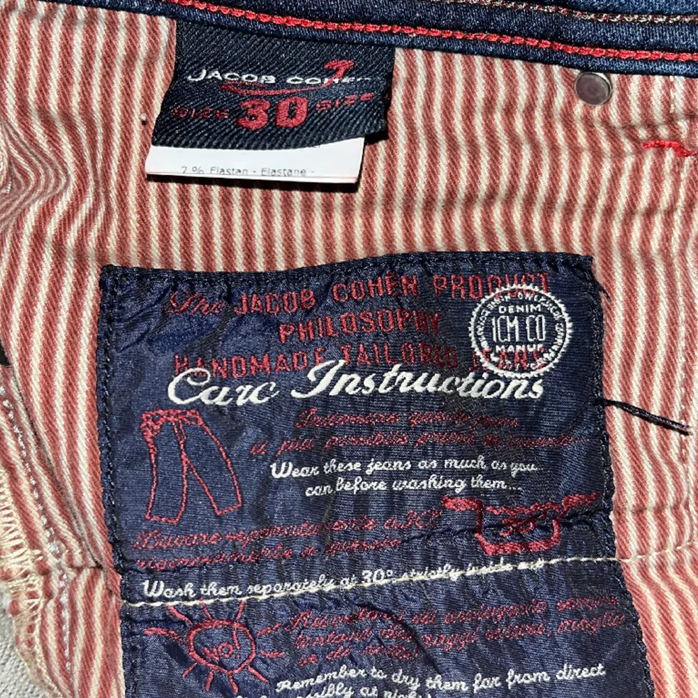 Jacob cohen jeans i mycket välbevarat skick. Modellen heter 622. Priset inte hugget i sten och kan sänka vid snabb affär. Jeans & Byxor.