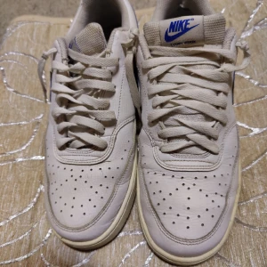  Shoes  - Nike shoes. 9.5 