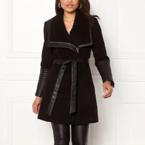 Rockandblue kappa - Snygg och varm kappa. Modellen heter funnel coat. Yttertyget är 60% ull. Finns fler bilder.  I väldigt fint skick 🎀