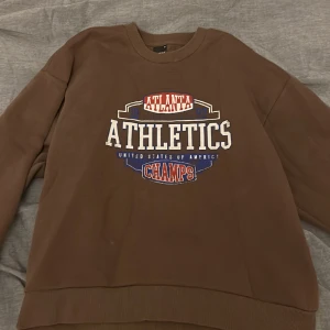 Oversized mjukiströja - Materialet inuti är såå mjukt och skönt. Fick den av min kusin då den aldrig används längre.